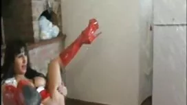 Jeune modèle caresse ...