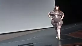 Skinny brunette à la ...