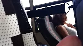 Poilu mec agite sa p ...