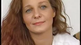 Brunette très érotiq ...
