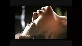 Beau mec caresse la  ...