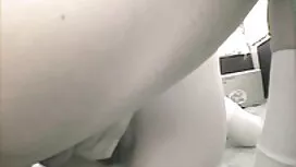 Le mec secoue sa bit ...